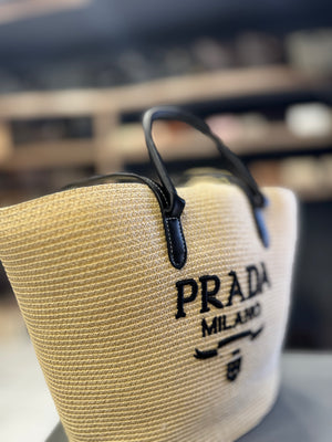 Prada ψάθινη τσάντα