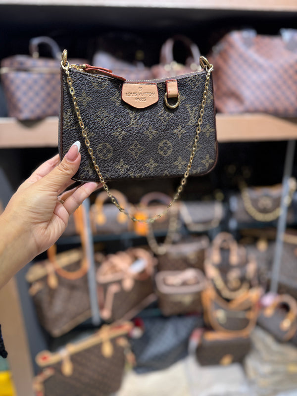Louis Vuitton mini pochette (quality A+)