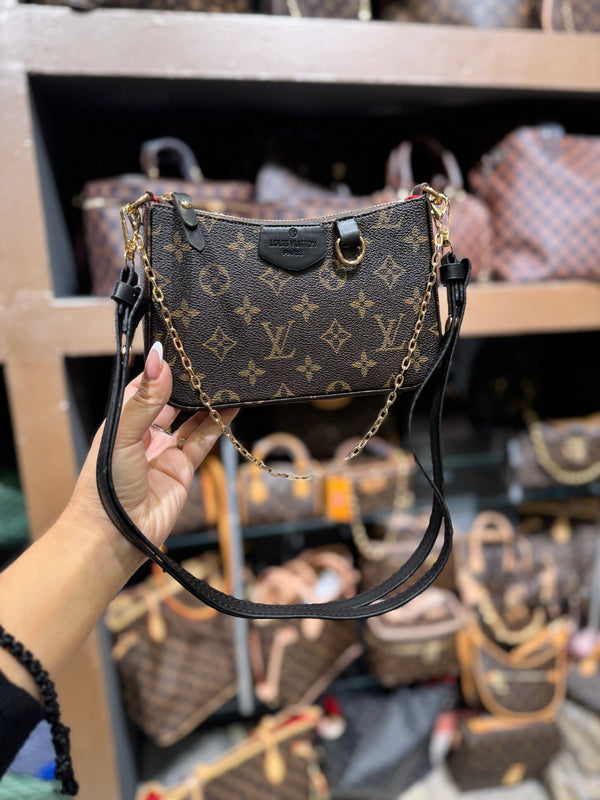 Louis Vuitton mini pochette (quality A+)