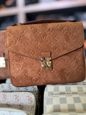 Louis Vuitton Pochette Métis Suede