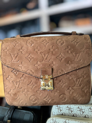 Louis Vuitton Pochette Métis Suede