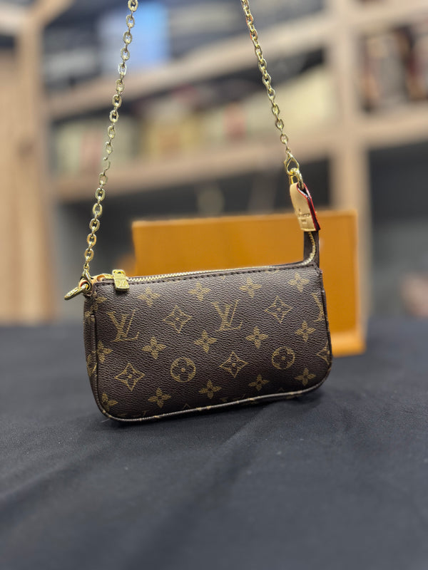 Louis Vuitton mini pochette (quality A+)