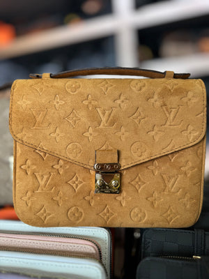 Louis Vuitton Pochette Métis Suede