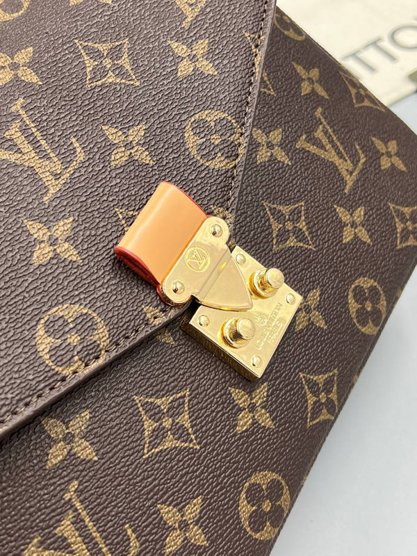 Louis Vuitton Pochette Métis